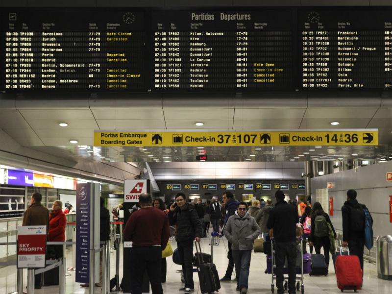 aeroporto lisboa nacionalidade portuguesa